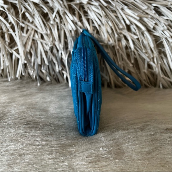 VERA BRADLEY Bahama Bay Blue Grab And Go Wristlet Microfiber Clutch Lippies - Picture 9 of 12